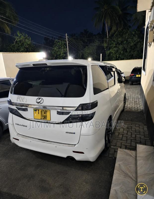 Toyota Vellfire 2010 White