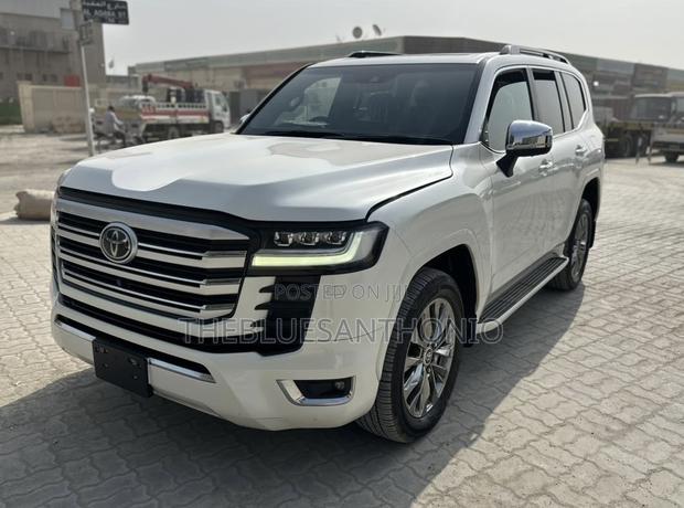 Toyota Land Cruiser 2023 White