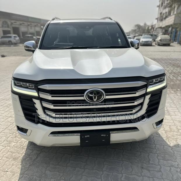 Toyota Land Cruiser 2023 White