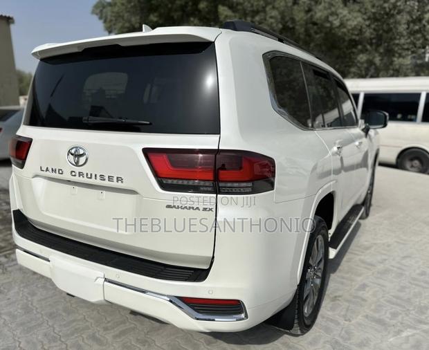 Toyota Land Cruiser 2023 White