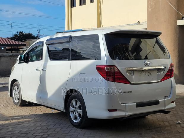 Toyota Alphard 2.4 Petrol AWD 2008 White