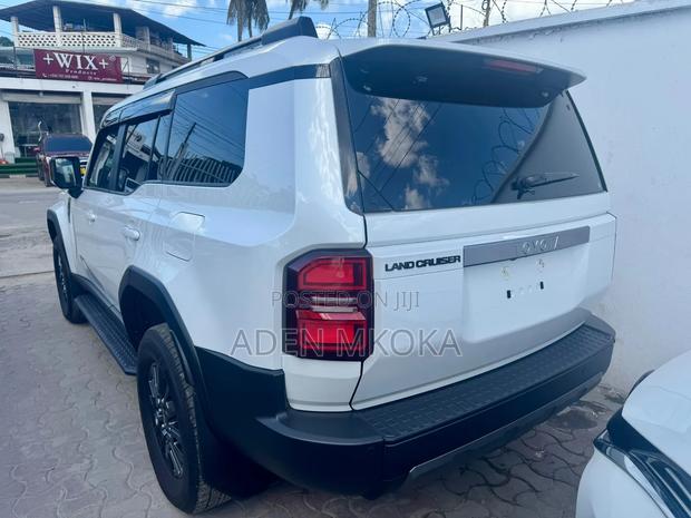 New Toyota Land Cruiser Prado 2024 White