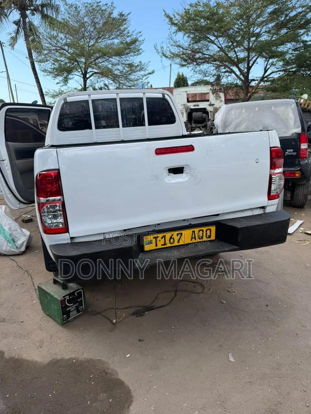 Toyota Hilux 2012 White