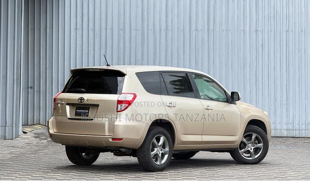 Toyota Vanguard 2008 Gold