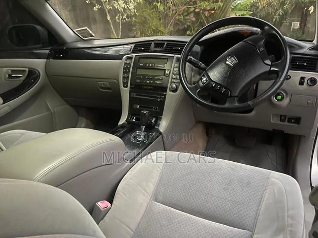 Toyota Crown 2006 Silver