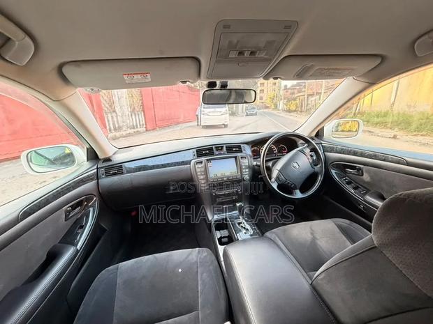 Toyota Crown Royale 2005 White