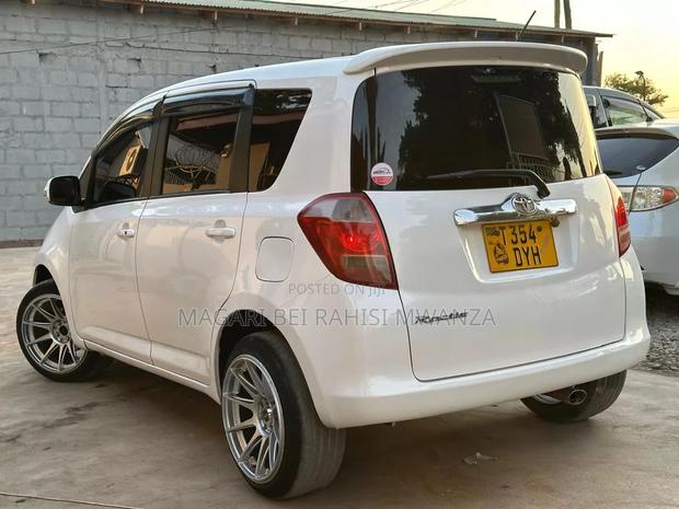 Toyota Ractis 2009 White