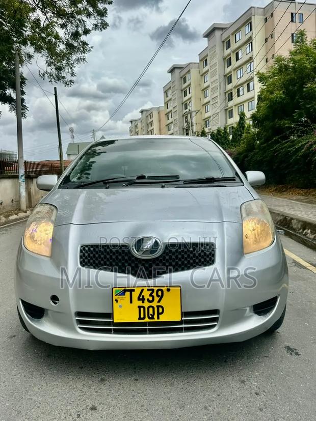 Toyota Vitz 2006 Silver