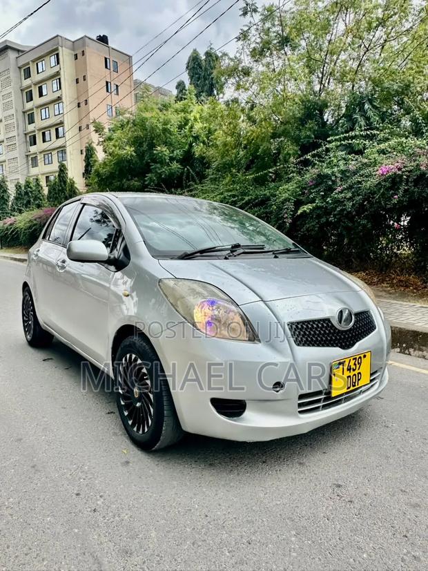 Toyota Vitz 2006 Silver