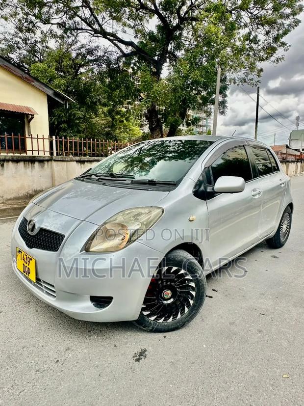 Toyota Vitz 2006 Silver
