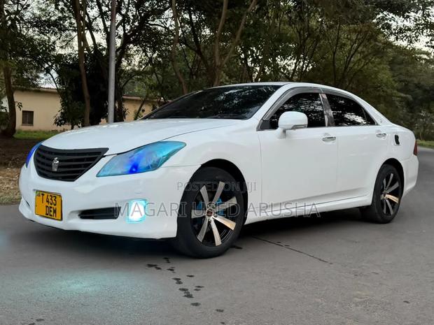 Toyota Crown 2009 White