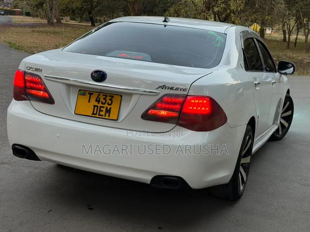 Toyota Crown 2009 White
