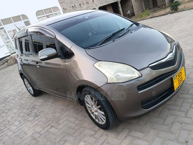 Toyota Ractis 1.5 FWD 2005 Gray