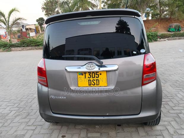 Toyota Ractis 1.5 FWD 2005 Gray