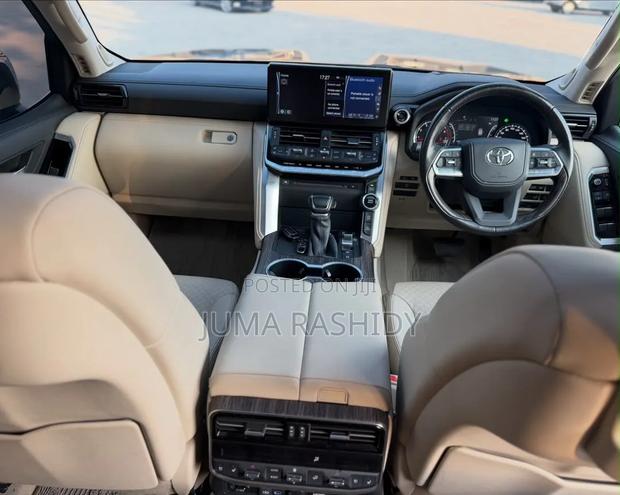 Toyota Land Cruiser LC300 2023 Black