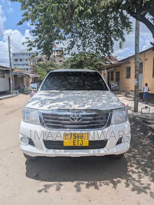 Toyota Hilux 2012 Silver
