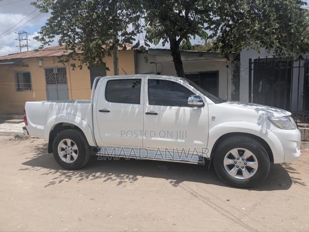 Toyota Hilux 2012 Silver
