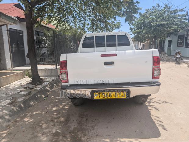 Toyota Hilux 2012 Silver