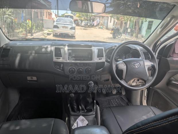 Toyota Hilux 2012 Silver