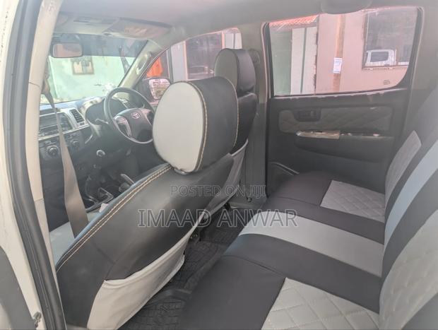 Toyota Hilux 2012 Silver