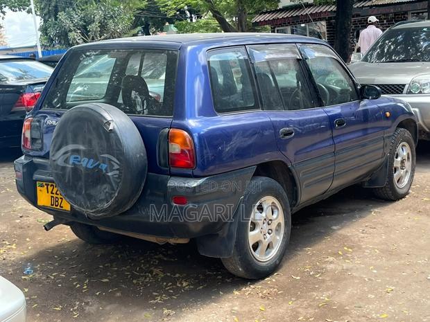 Toyota RAV4 Base FWD 1999 Blue