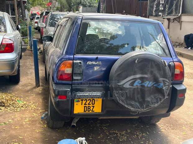 Toyota RAV4 Base FWD 1999 Blue