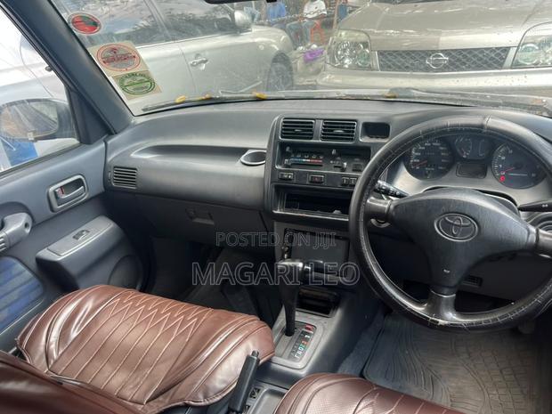 Toyota RAV4 Base FWD 1999 Blue