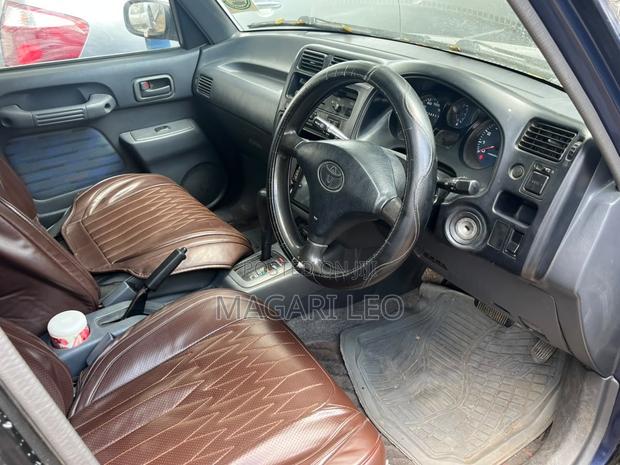 Toyota RAV4 Base FWD 1999 Blue