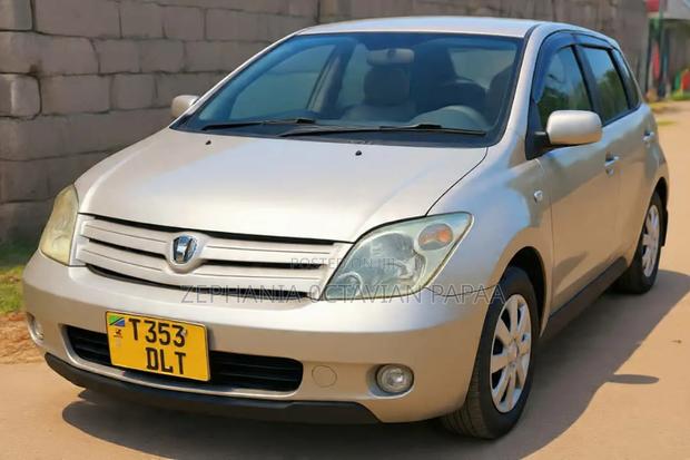 Toyota IST 2004 Beige