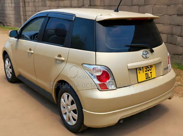 Toyota IST 2004 Beige
