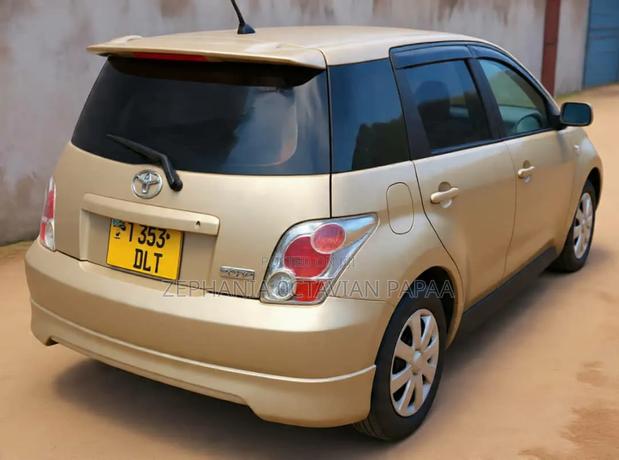 Toyota IST 2004 Beige