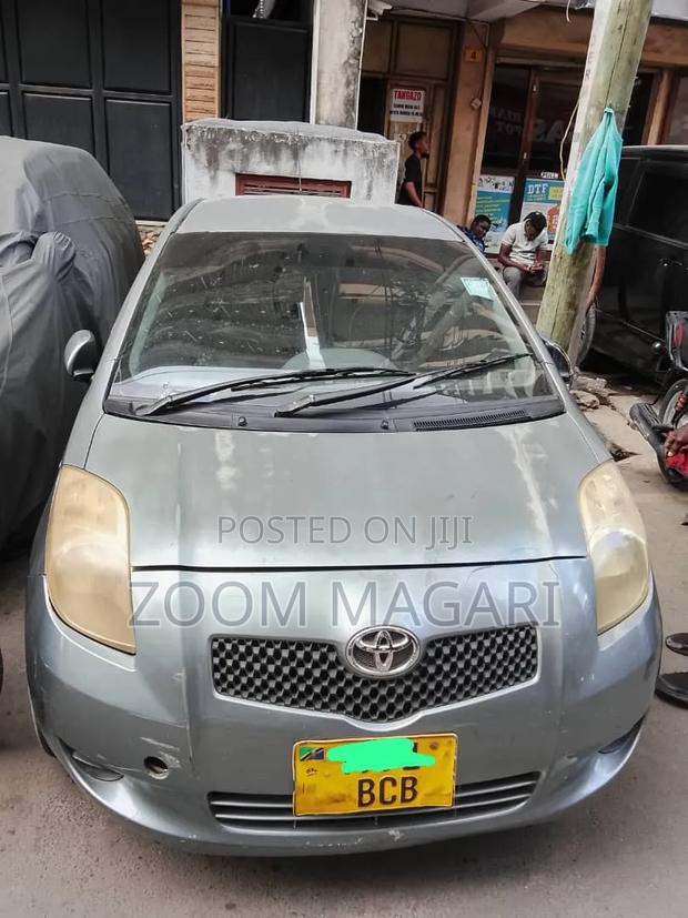 Toyota Vitz 2007 Gray