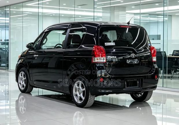 Toyota Porte 2013 Black