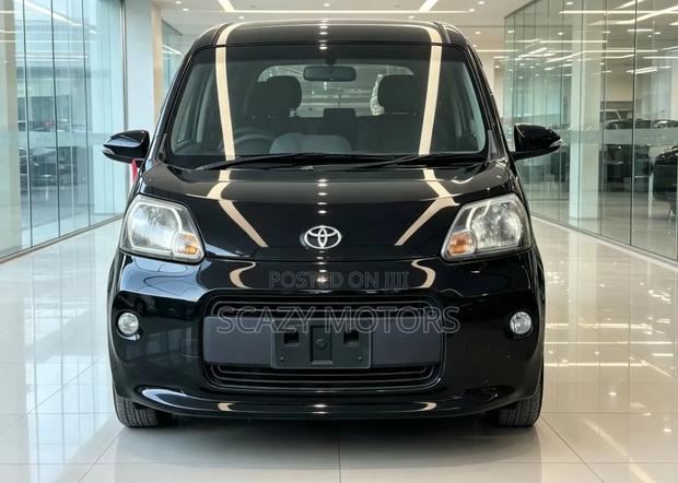 Toyota Porte 2013 Black
