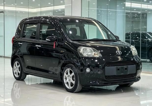 Toyota Porte 2013 Black