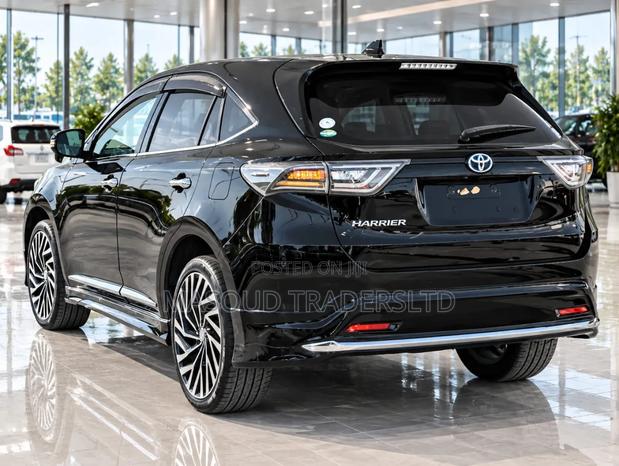 Toyota Harrier 2.0 2015 Black