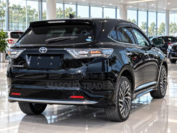 Toyota Harrier 2.0 2015 Black