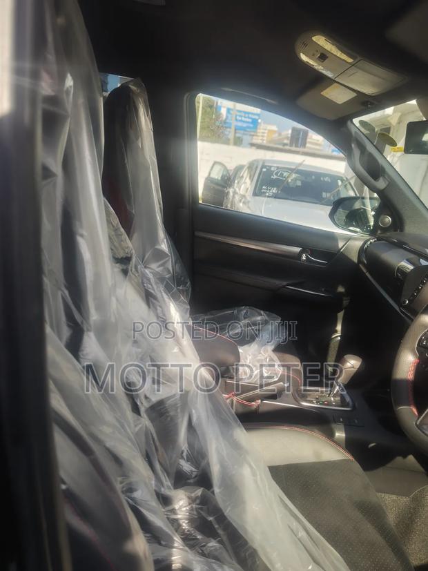 Toyota Hilux 2022 Black