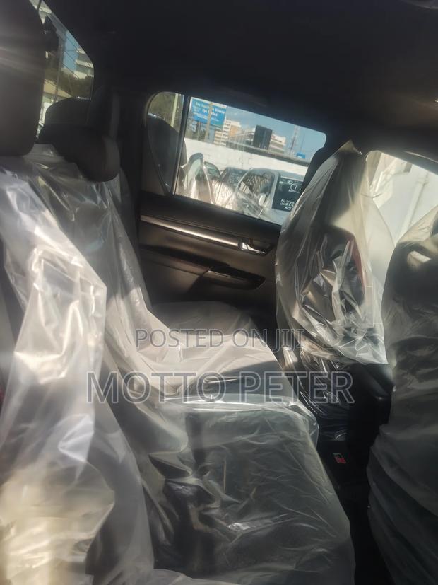 Toyota Hilux 2022 Black