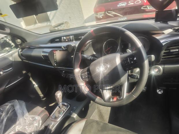 Toyota Hilux 2022 Black