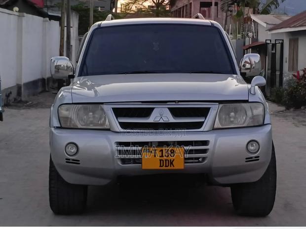 Mitsubishi Pajero Sport GLX 2004 Silver