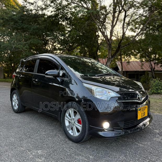 Toyota Ractis 2012 Black