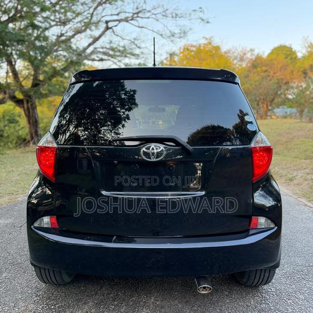 Toyota Ractis 2012 Black