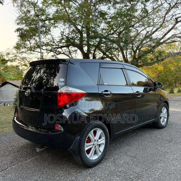 Toyota Ractis 2012 Black