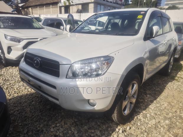 Toyota RAV4 2006 White