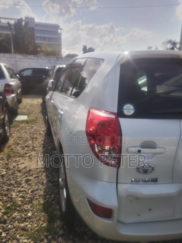 Toyota RAV4 2006 White