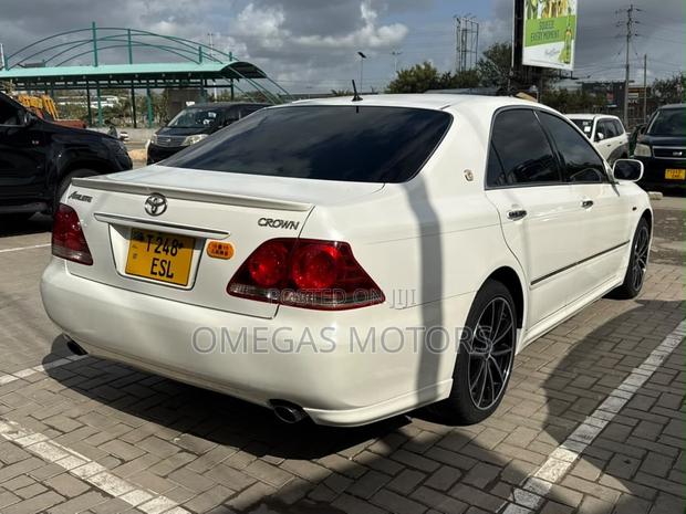 Toyota Crown Royale 2005 White