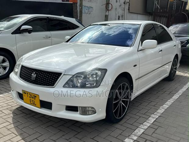 Toyota Crown Royale 2005 White