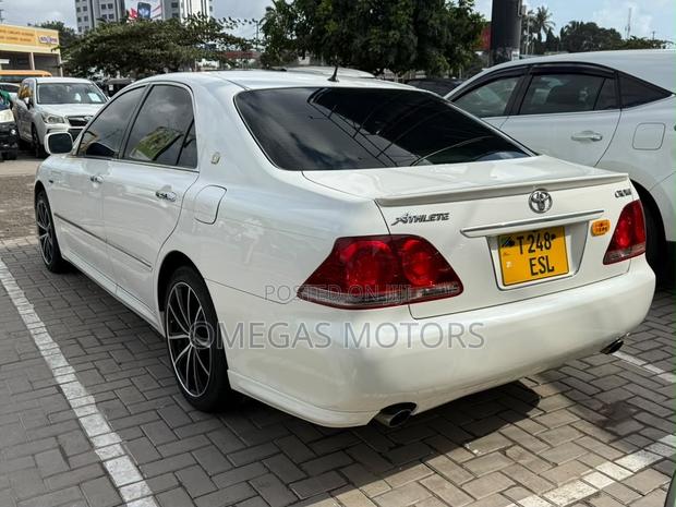 Toyota Crown Royale 2005 White