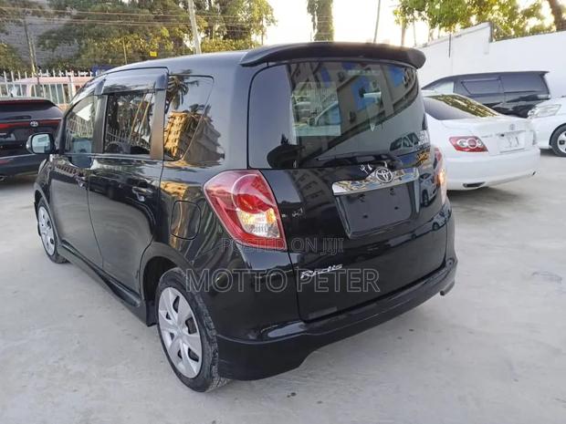 Toyota Ractis 2012 Black